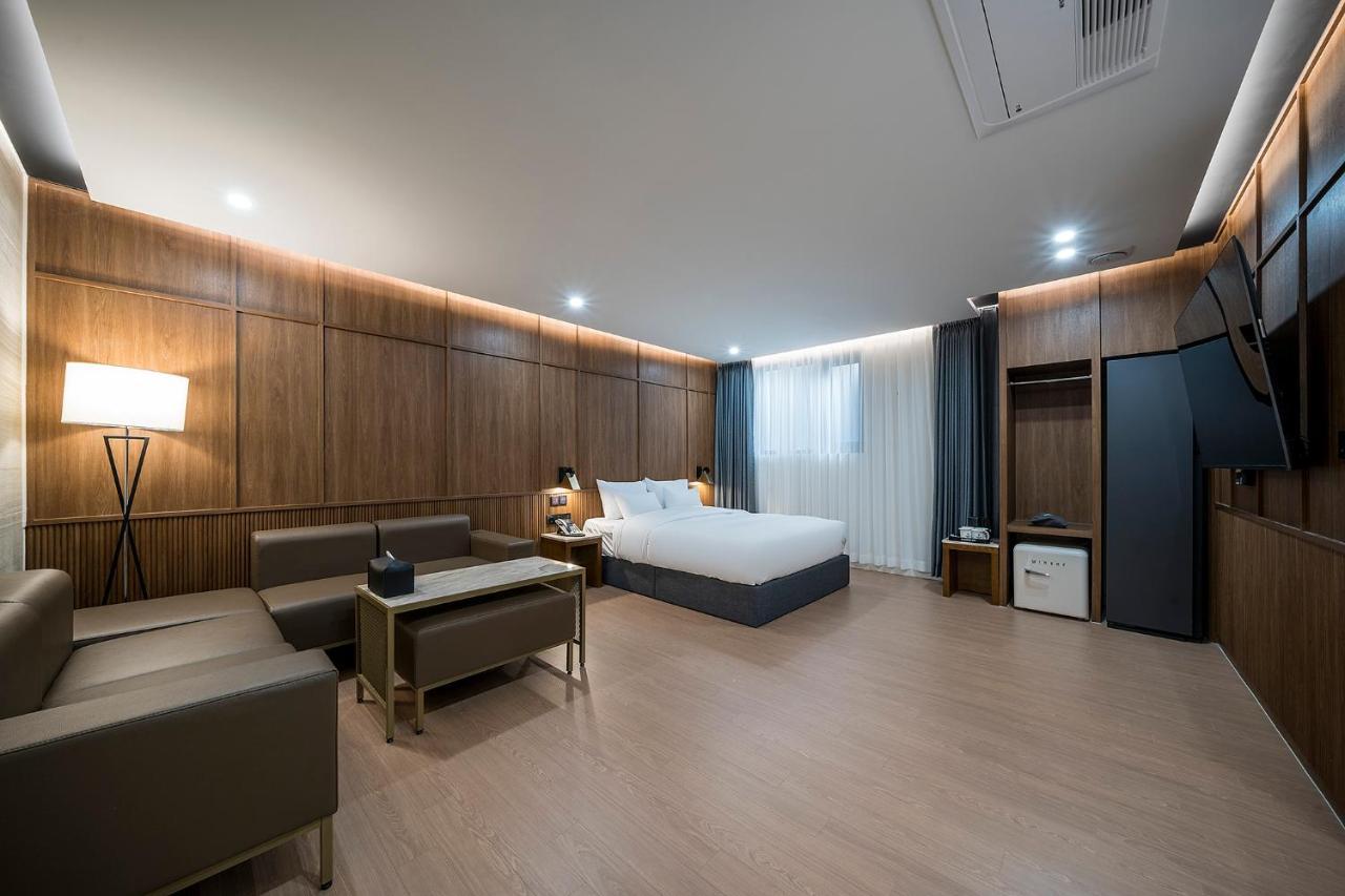Brown Dot Hotel Pyeonghwa Plaza Mokpo Exterior foto