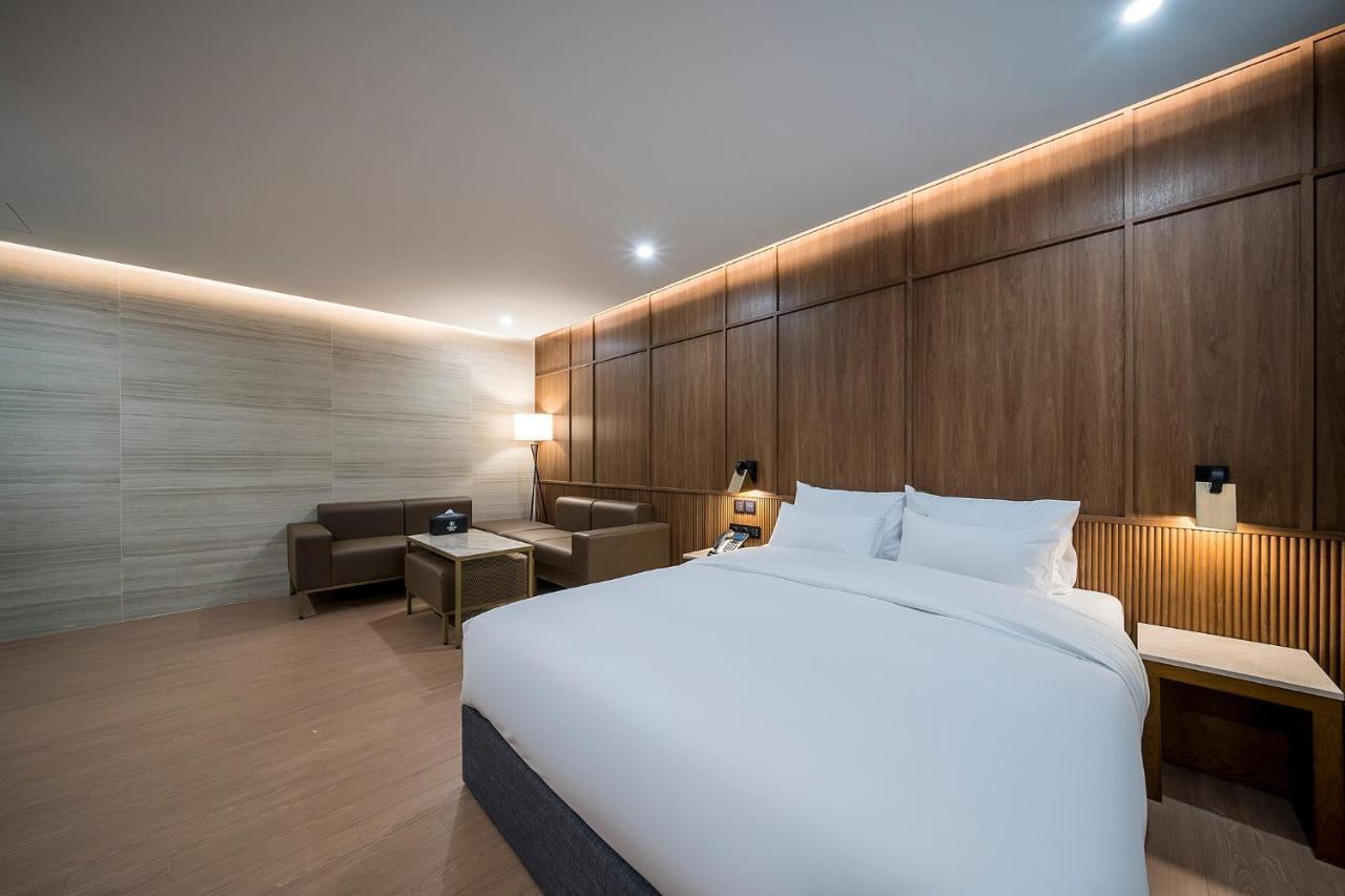 Brown Dot Hotel Pyeonghwa Plaza Mokpo Exterior foto
