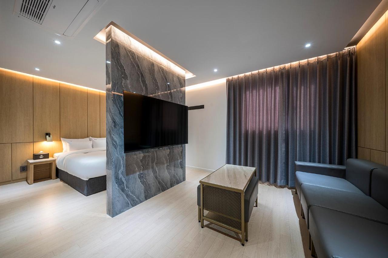 Brown Dot Hotel Pyeonghwa Plaza Mokpo Exterior foto