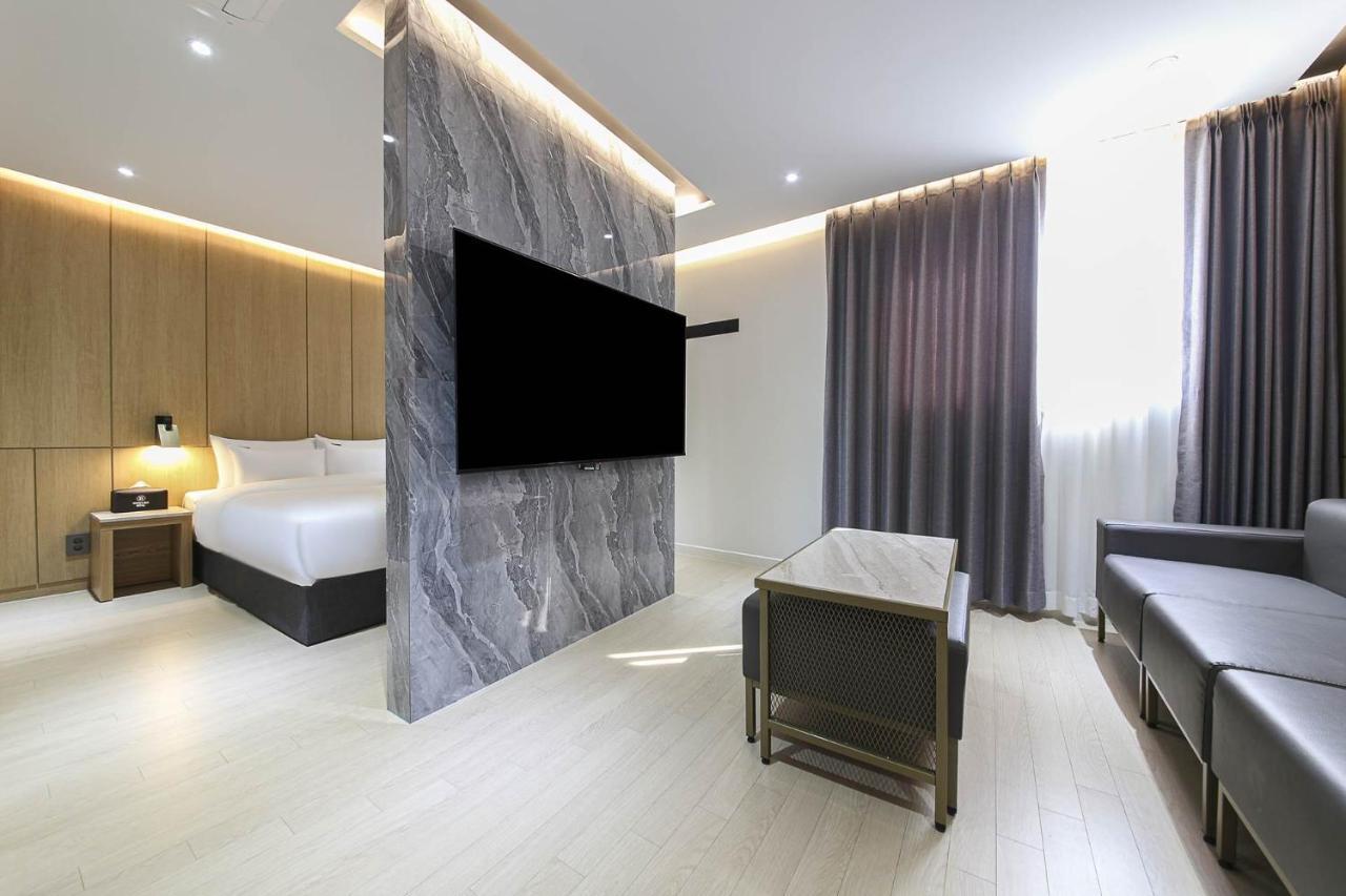 Brown Dot Hotel Pyeonghwa Plaza Mokpo Exterior foto