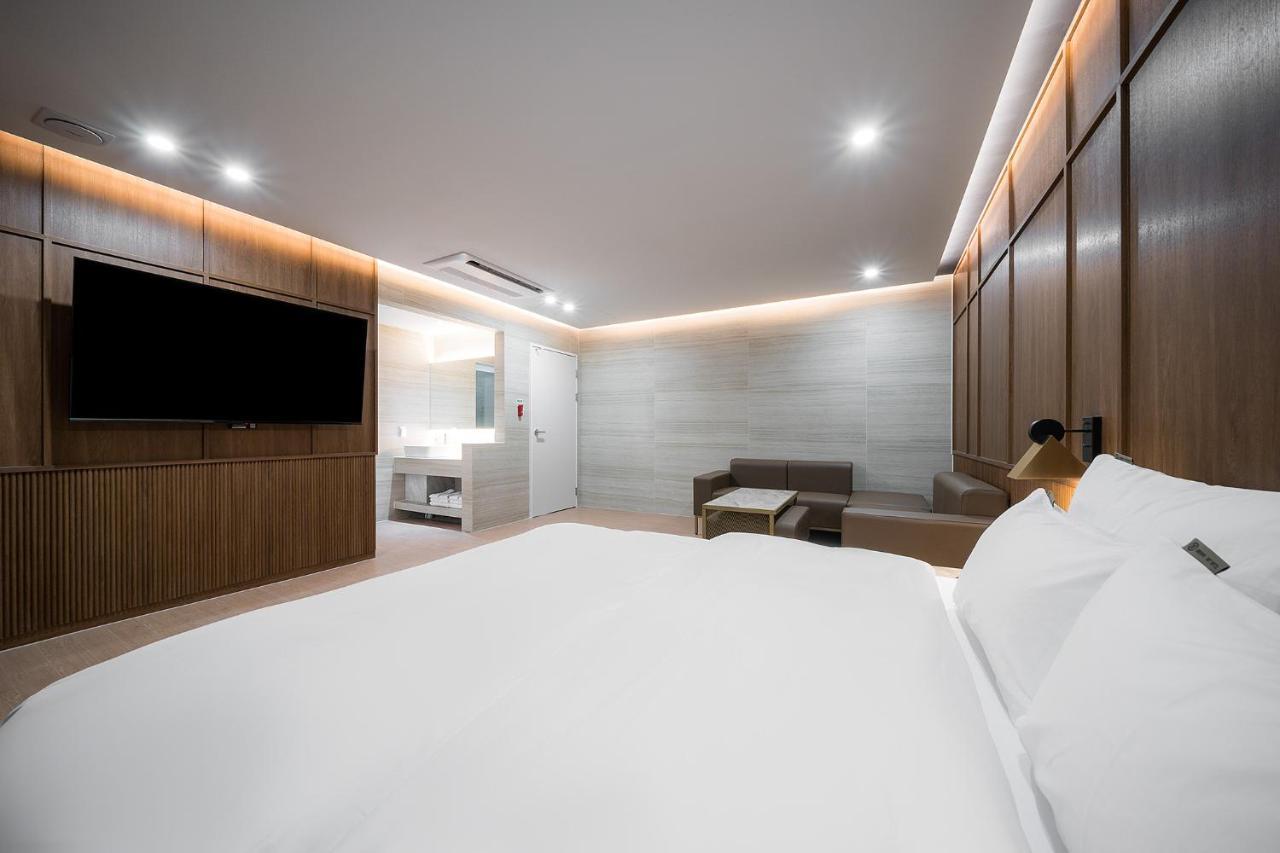 Brown Dot Hotel Pyeonghwa Plaza Mokpo Exterior foto